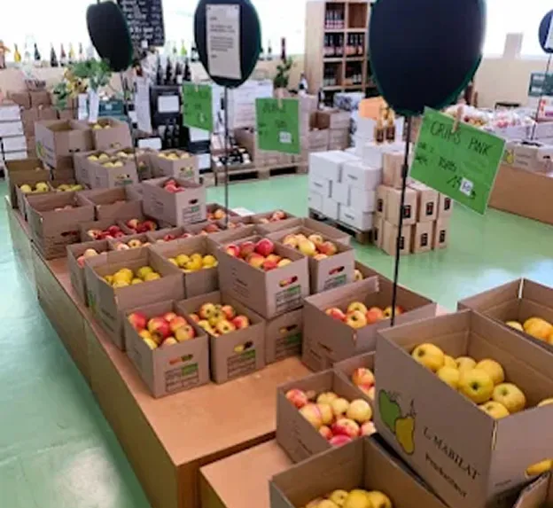 vente de pomme locales à Saint-George-sur-Moulon dans le Cher 18